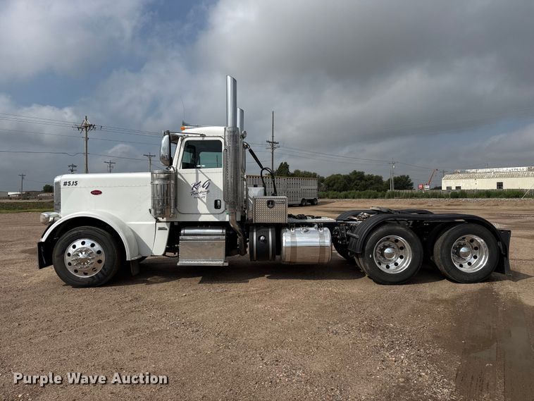 image for item EW4185 2016 Peterbilt 389 semi truck
