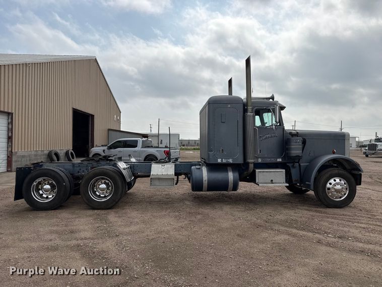 image for item EW4186 1974 Peterbilt 359A semi truck