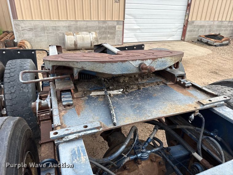 image for item EW4186 1974 Peterbilt 359A semi truck