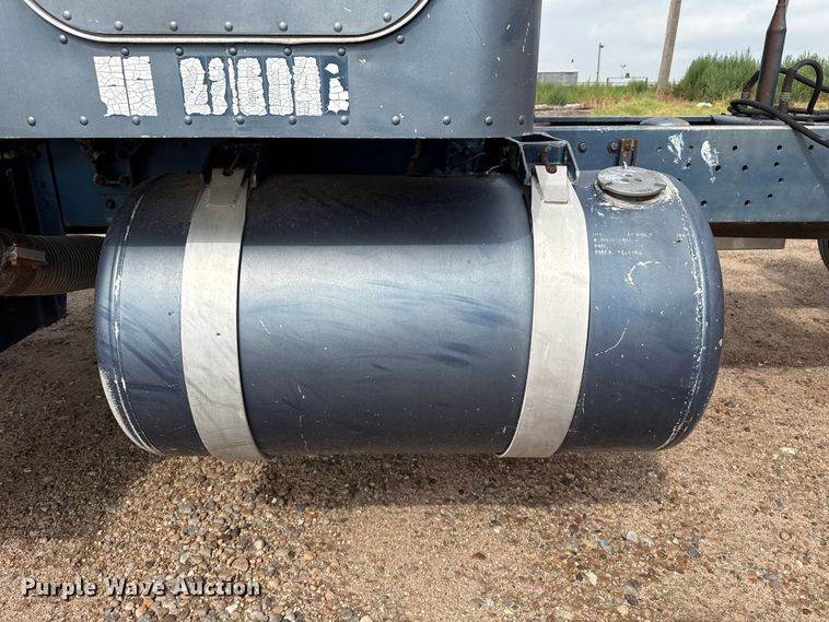 image for item EW4186 1974 Peterbilt 359A semi truck