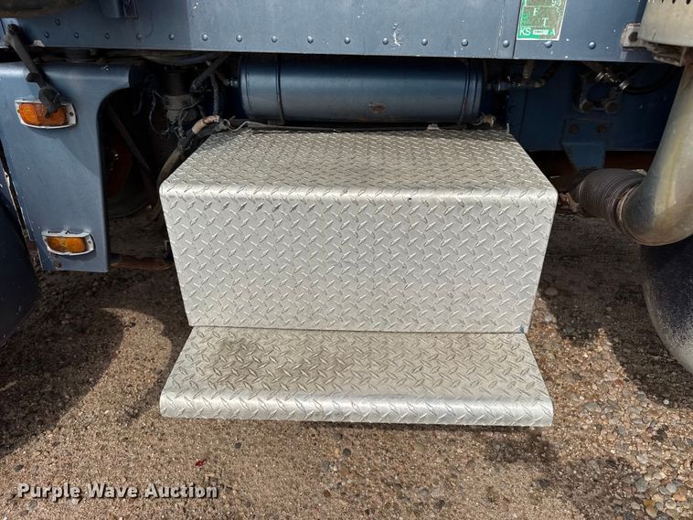 image for item EW4186 1974 Peterbilt 359A semi truck