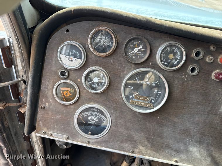 image for item EW4186 1974 Peterbilt 359A semi truck