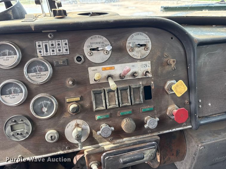 image for item EW4186 1974 Peterbilt 359A semi truck