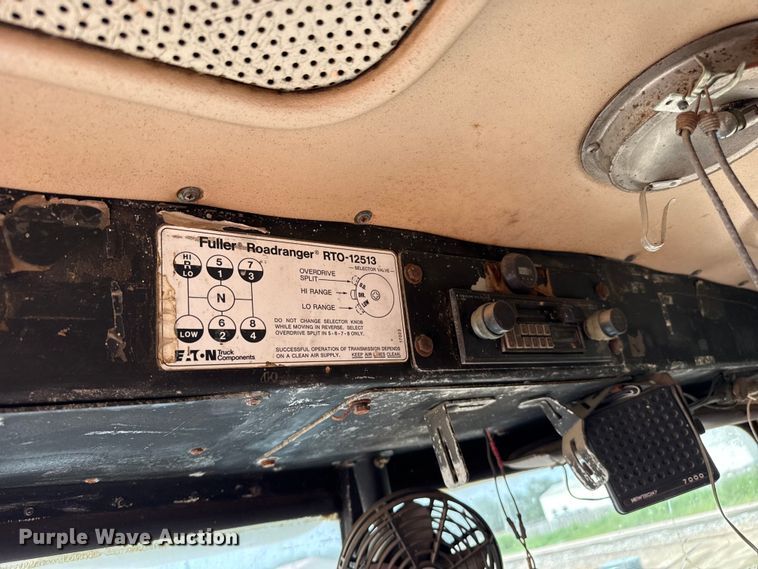 image for item EW4186 1974 Peterbilt 359A semi truck