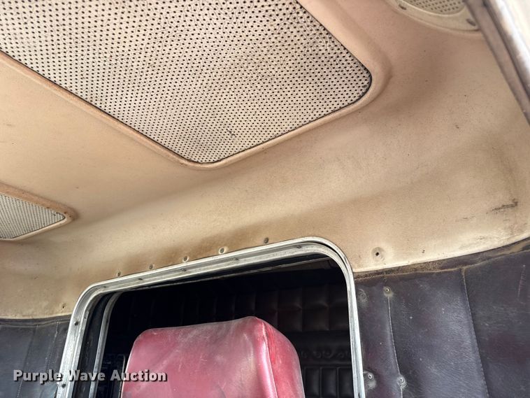 image for item EW4186 1974 Peterbilt 359A semi truck
