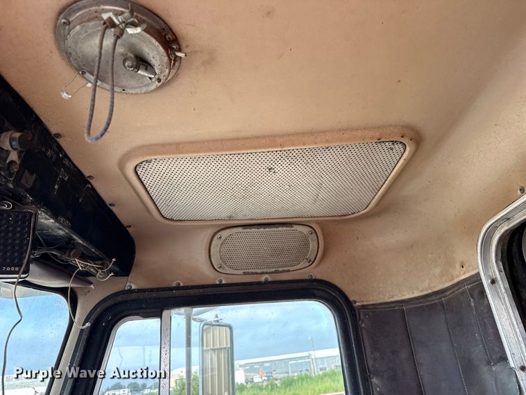 image for item EW4186 1974 Peterbilt 359A semi truck