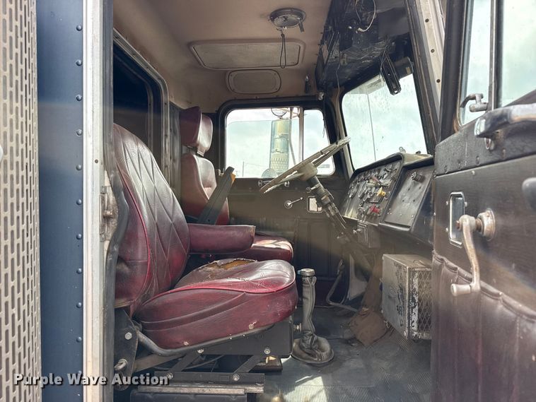 image for item EW4186 1974 Peterbilt 359A semi truck