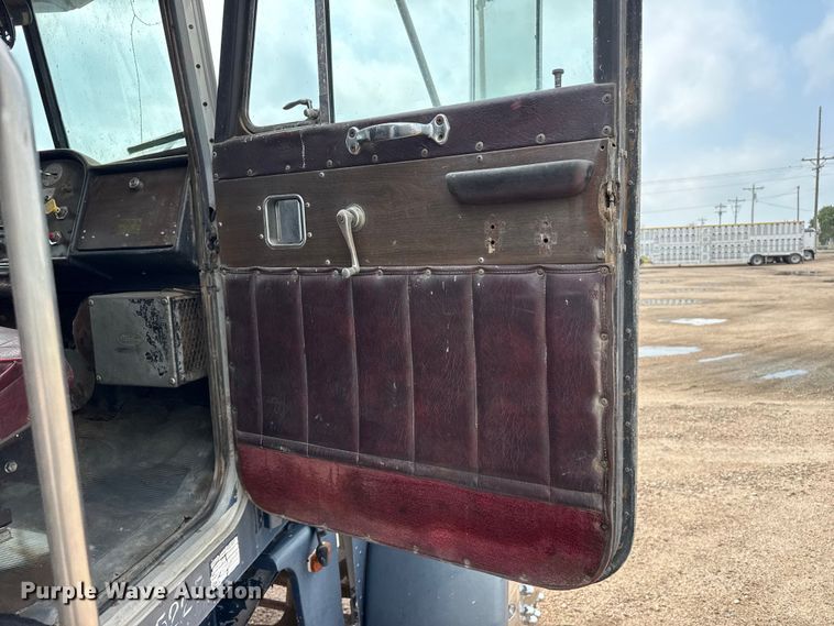 image for item EW4186 1974 Peterbilt 359A semi truck