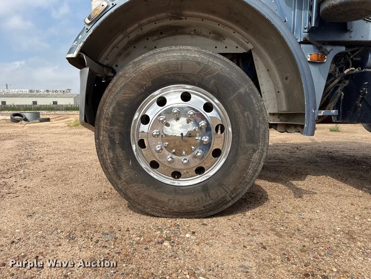image for item EW4186 1974 Peterbilt 359A semi truck