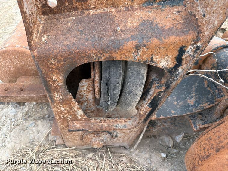 image for item EW8688 (3) truck axles
