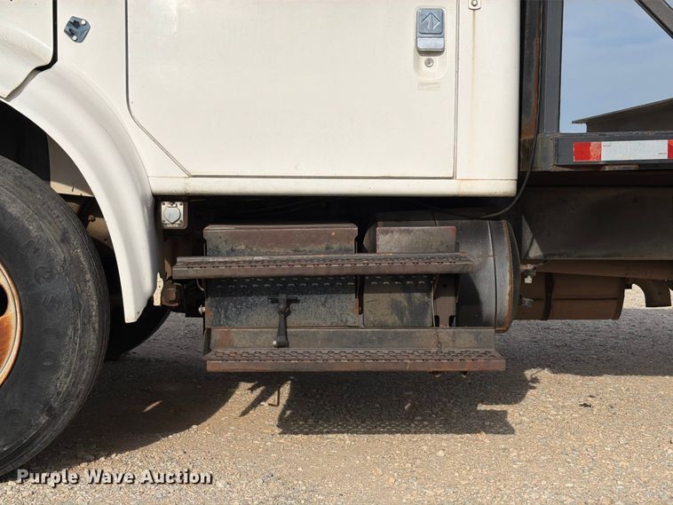 image for item EW8691 1998 International 4700 flatbed truck with crash attenuator