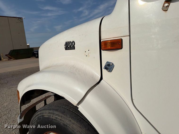 image for item EW8691 1998 International 4700 flatbed truck with crash attenuator