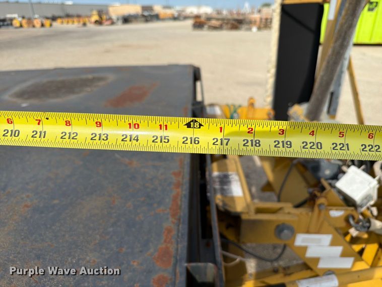 image for item EW8691 1998 International 4700 flatbed truck with crash attenuator