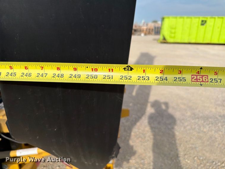 image for item EW8691 1998 International 4700 flatbed truck with crash attenuator