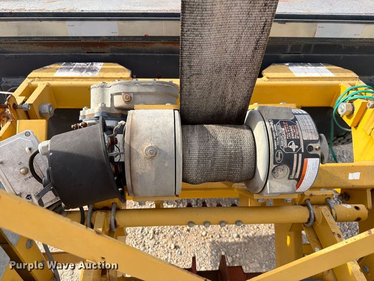 image for item EW8691 1998 International 4700 flatbed truck with crash attenuator