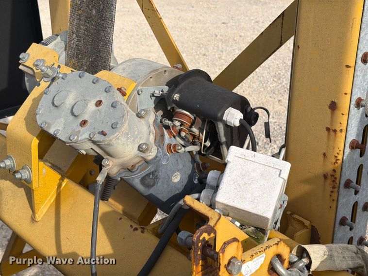 image for item EW8691 1998 International 4700 flatbed truck with crash attenuator