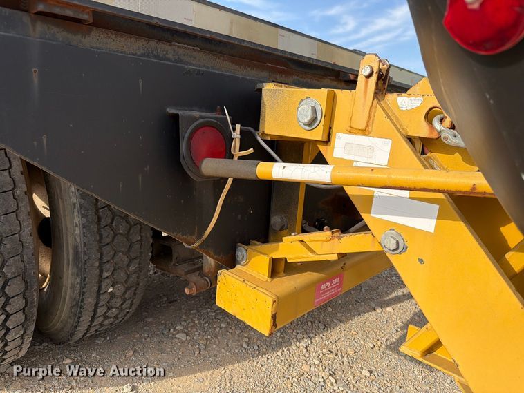 image for item EW8691 1998 International 4700 flatbed truck with crash attenuator