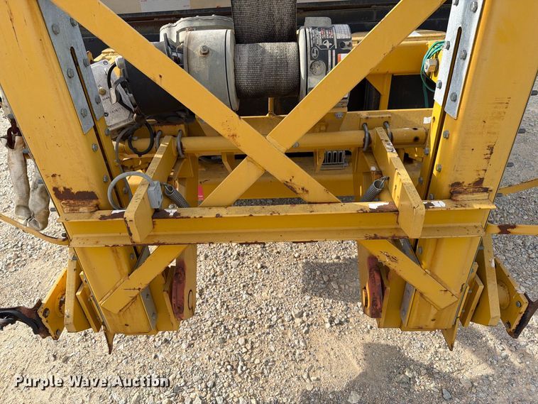 image for item EW8691 1998 International 4700 flatbed truck with crash attenuator