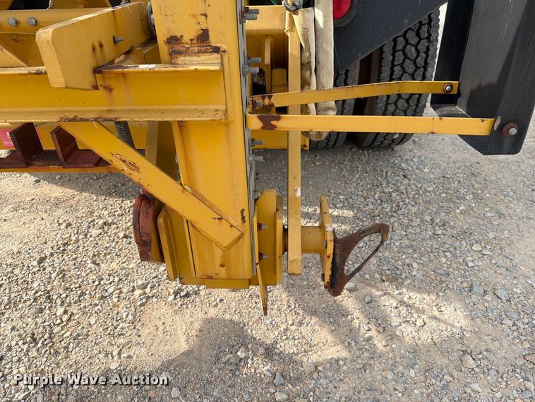 image for item EW8691 1998 International 4700 flatbed truck with crash attenuator