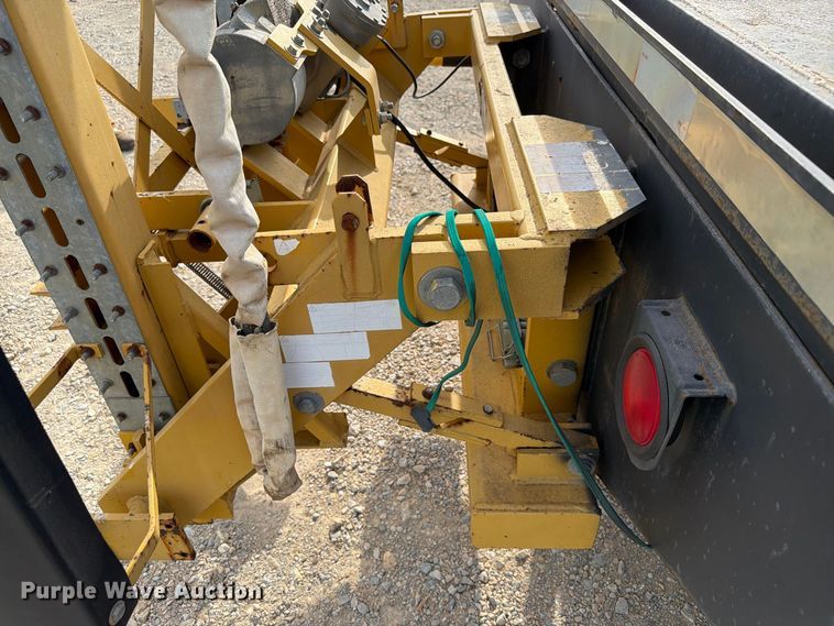 image for item EW8691 1998 International 4700 flatbed truck with crash attenuator