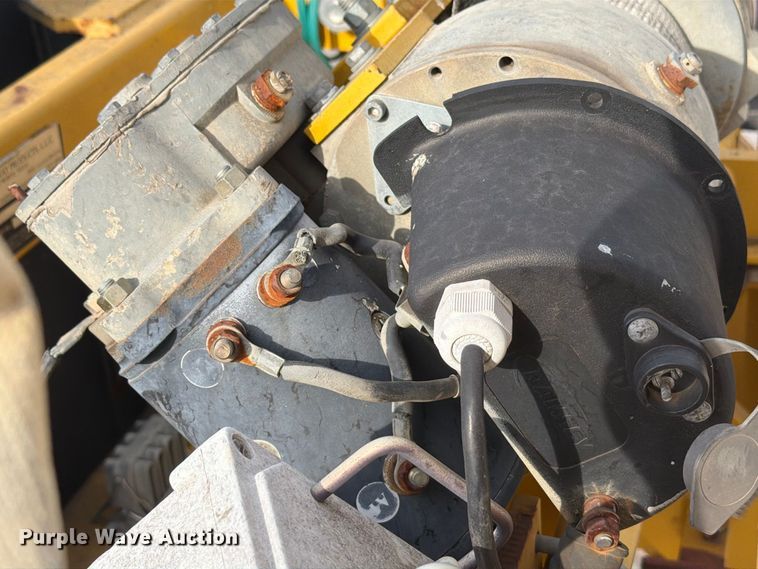 image for item EW8691 1998 International 4700 flatbed truck with crash attenuator