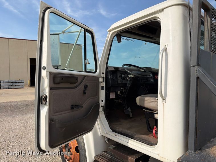 image for item EW8691 1998 International 4700 flatbed truck with crash attenuator