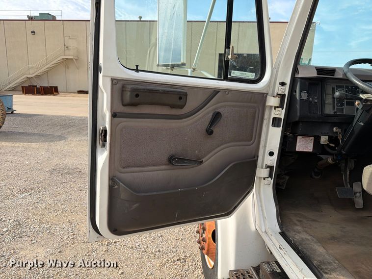 image for item EW8691 1998 International 4700 flatbed truck with crash attenuator