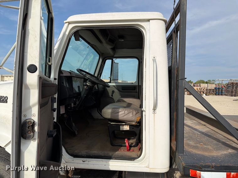 image for item EW8691 1998 International 4700 flatbed truck with crash attenuator