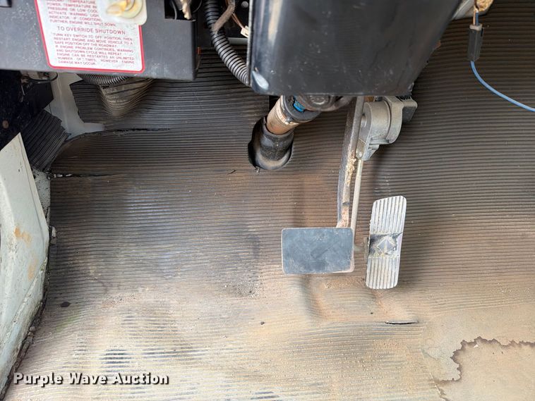 image for item EW8691 1998 International 4700 flatbed truck with crash attenuator