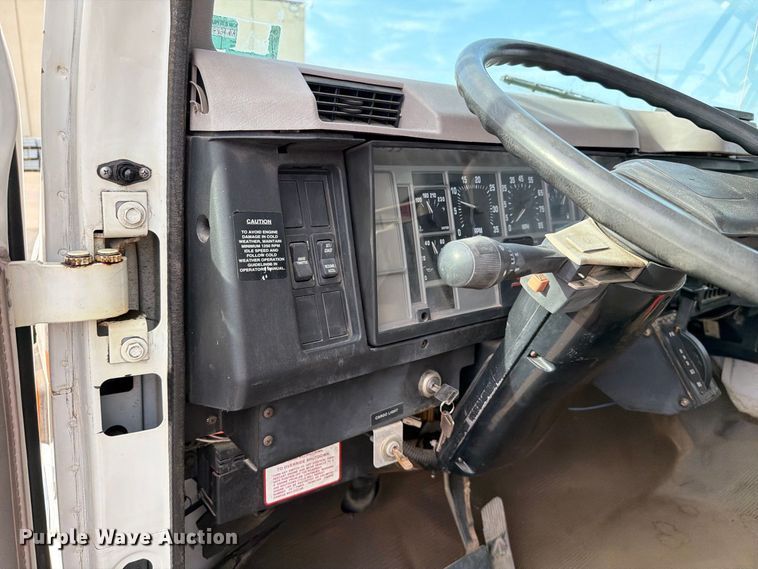 image for item EW8691 1998 International 4700 flatbed truck with crash attenuator