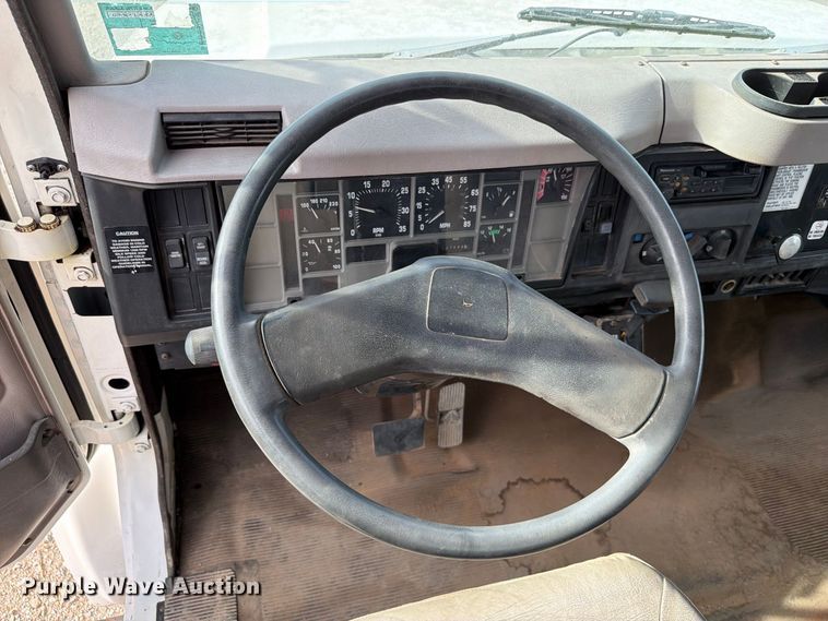 image for item EW8691 1998 International 4700 flatbed truck with crash attenuator