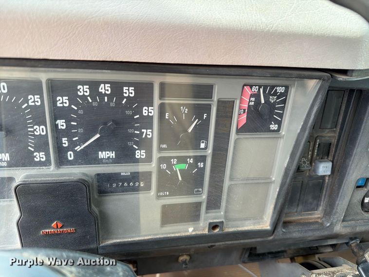 image for item EW8691 1998 International 4700 flatbed truck with crash attenuator