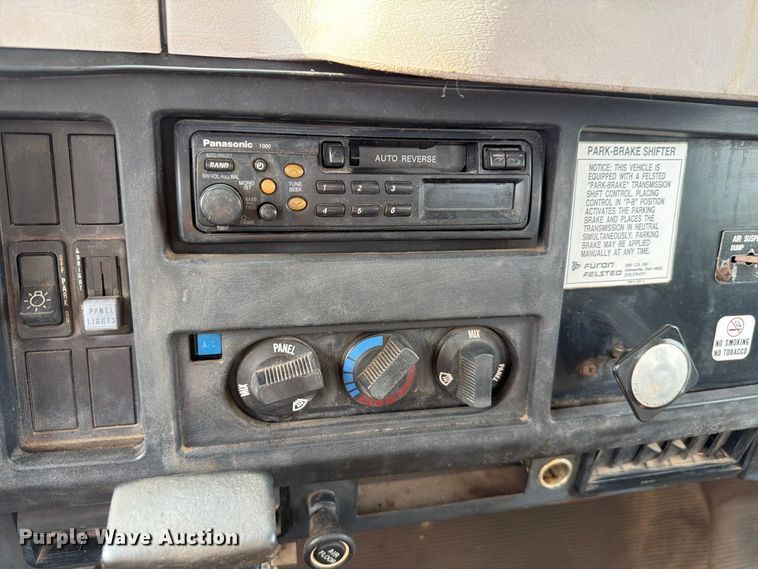 image for item EW8691 1998 International 4700 flatbed truck with crash attenuator