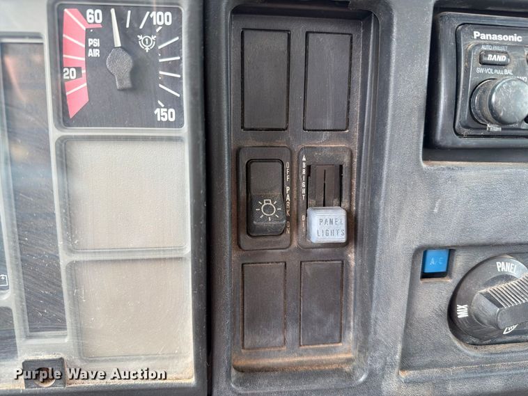 image for item EW8691 1998 International 4700 flatbed truck with crash attenuator