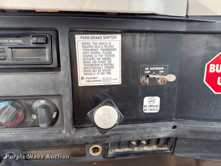 image for item EW8691 1998 International 4700 flatbed truck with crash attenuator