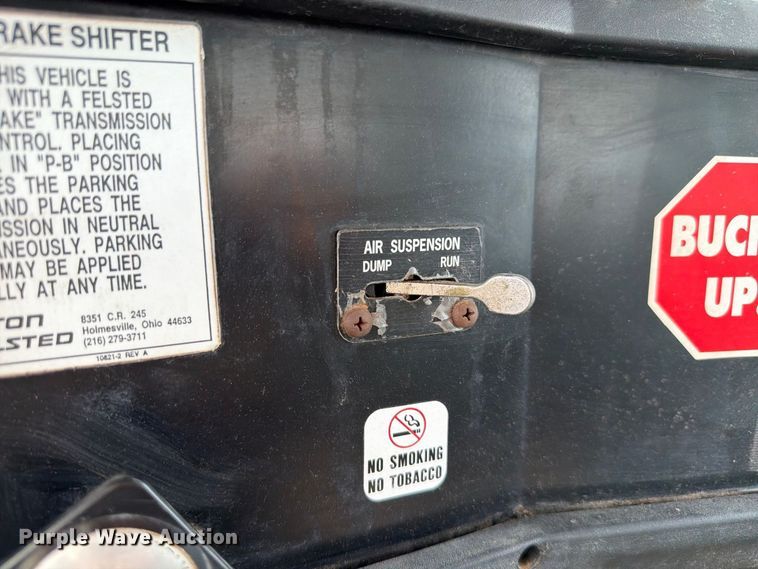 image for item EW8691 1998 International 4700 flatbed truck with crash attenuator