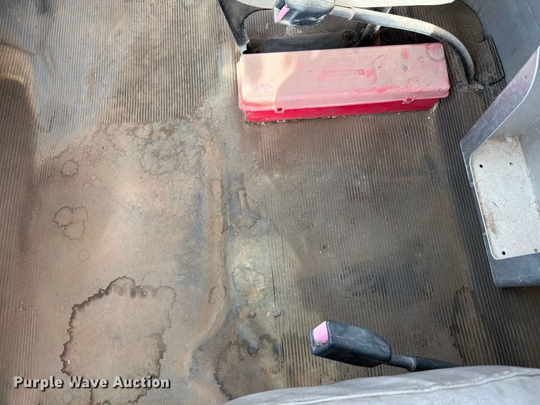 image for item EW8691 1998 International 4700 flatbed truck with crash attenuator