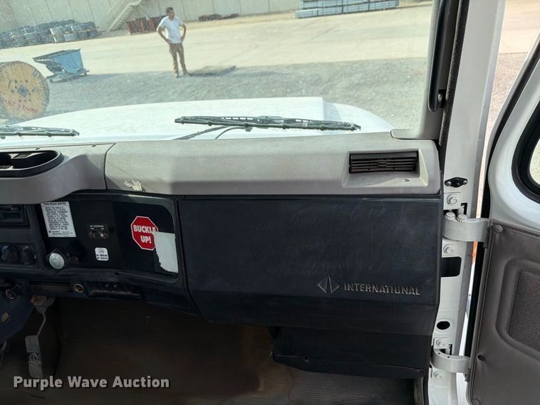 image for item EW8691 1998 International 4700 flatbed truck with crash attenuator