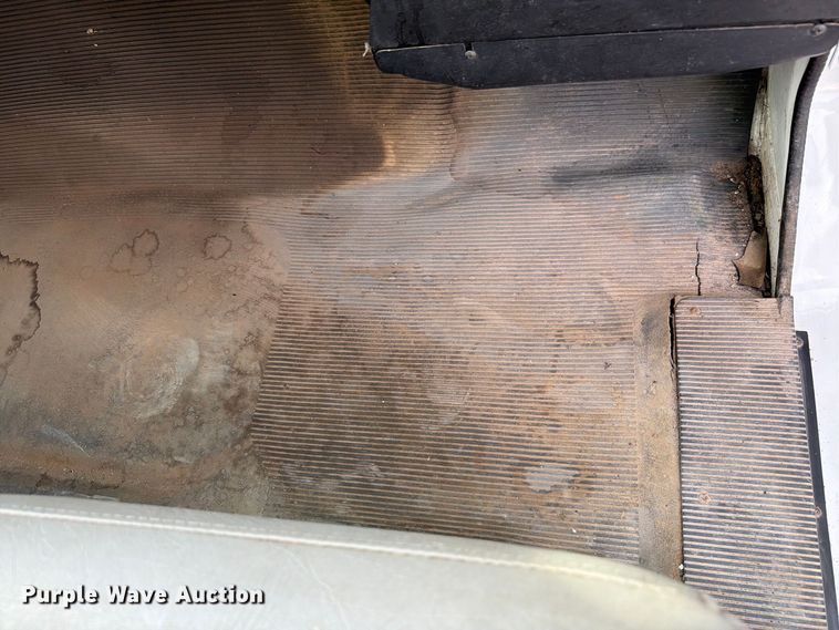 image for item EW8691 1998 International 4700 flatbed truck with crash attenuator