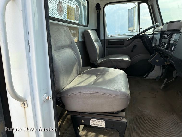 image for item EW8691 1998 International 4700 flatbed truck with crash attenuator