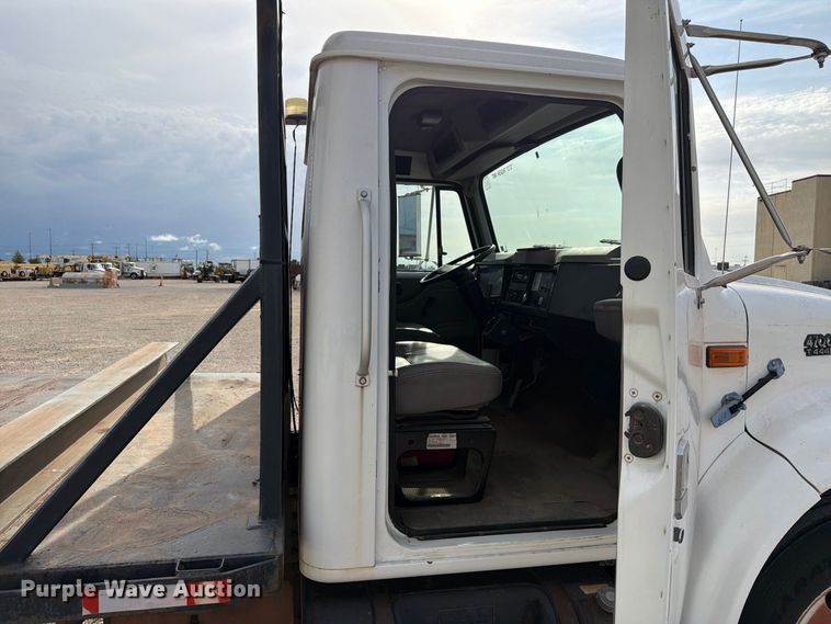 image for item EW8691 1998 International 4700 flatbed truck with crash attenuator