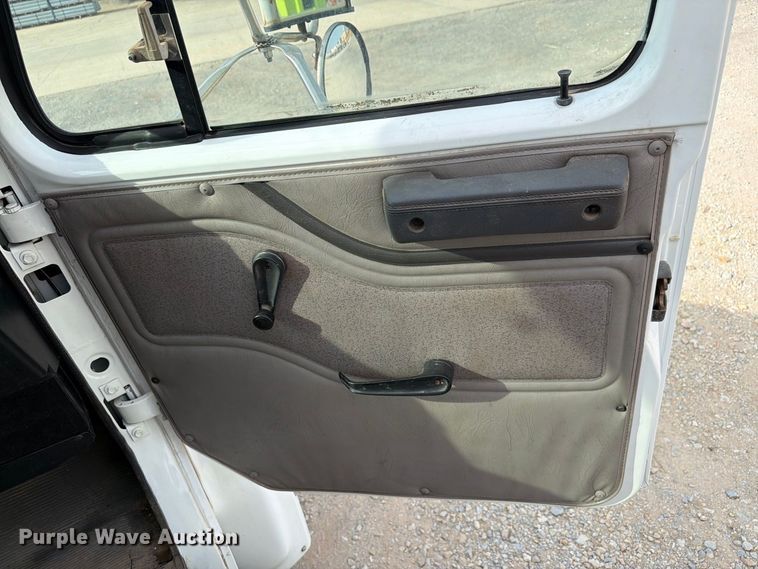 image for item EW8691 1998 International 4700 flatbed truck with crash attenuator