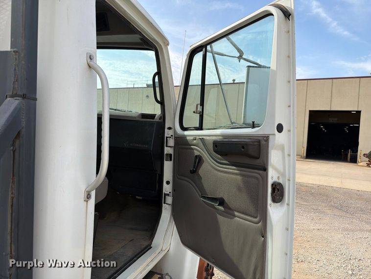 image for item EW8691 1998 International 4700 flatbed truck with crash attenuator