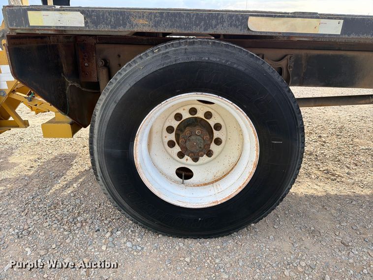 image for item EW8691 1998 International 4700 flatbed truck with crash attenuator