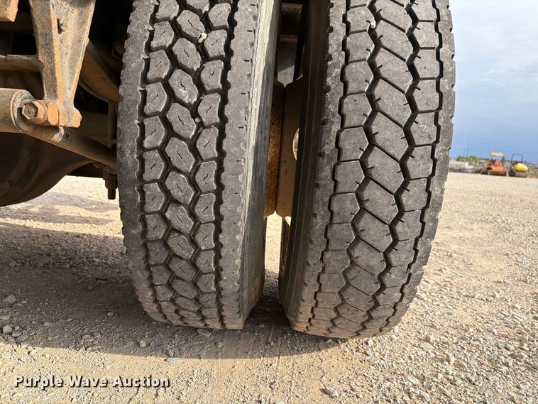 image for item EW8691 1998 International 4700 flatbed truck with crash attenuator