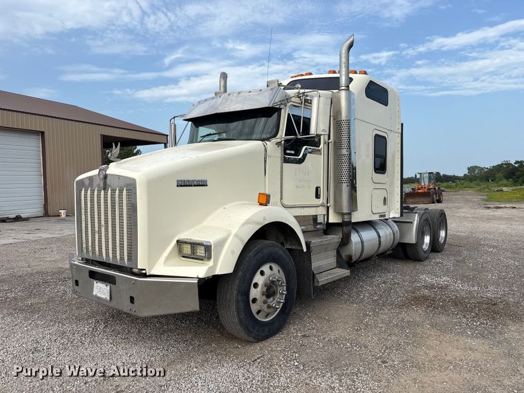 2006 Kenworth T800 semi truck