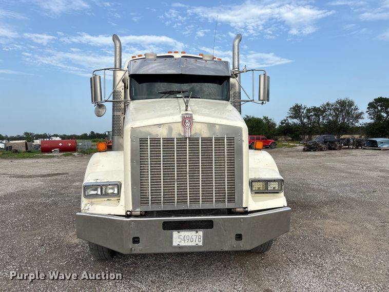 image for item EW8995 2006 Kenworth T800 semi truck