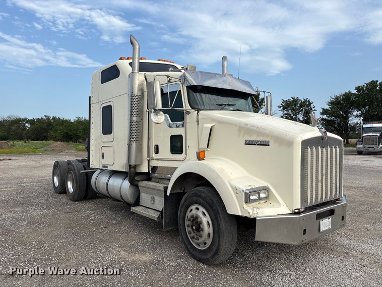 image for item EW8995 2006 Kenworth T800 semi truck