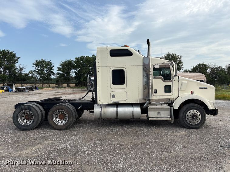 image for item EW8995 2006 Kenworth T800 semi truck