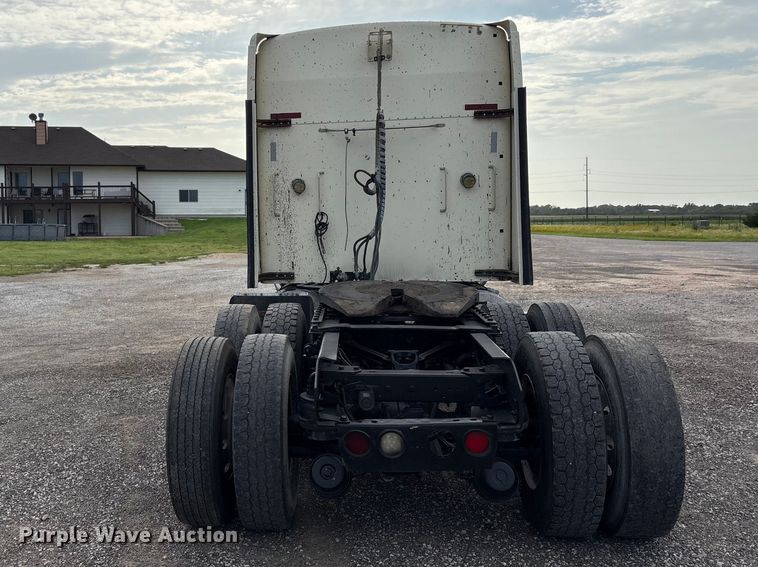 image for item EW8995 2006 Kenworth T800 semi truck